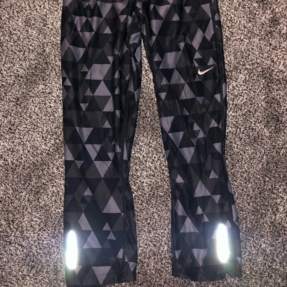 Nike cropped triangle leggings - Picture 2 of 3